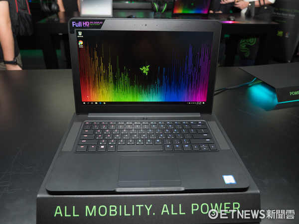 Razer Blade 電競筆電初試。（圖／記者莊友直攝）