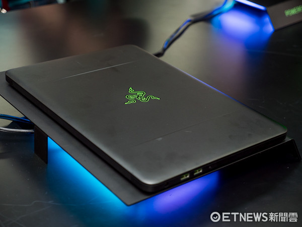 Razer Blade 電競筆電初試。（圖／記者莊友直攝）