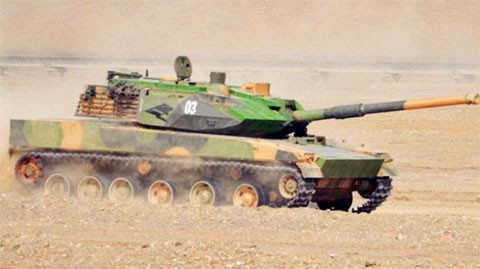 ▲解放軍新型輕型坦克，尚未有確定型號。（圖／翻攝自《央視網》）