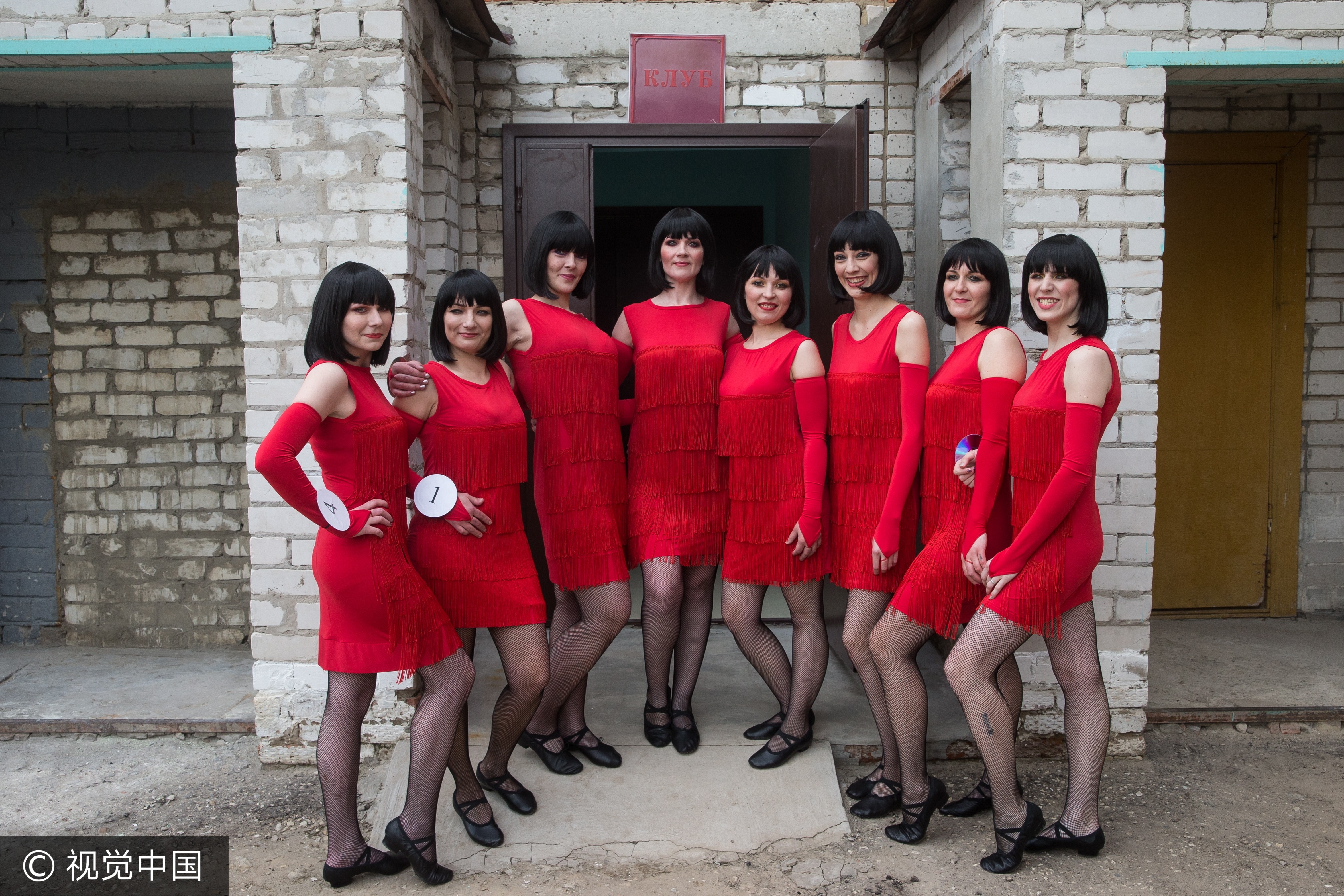 ▲▼不輸超模！俄羅斯女囚手作禮服參加「春日美女」選拔比賽。（圖／CFP）