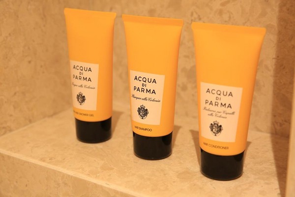 浴室備品用的是香氣宜人的「ACQUA DI PARMA」。