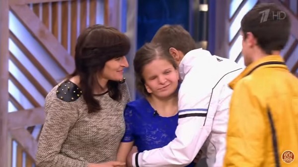 ▲巴黛娃上俄羅斯節目，成功和親生母親重逢。（圖／翻攝自Пусть говорят YouTube）