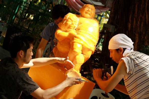 ▲烏汶國際蠟燭雕塑和蠟燭遊行節。（圖／取自《Ubon Ratchathani Candle Festival》臉書專頁）