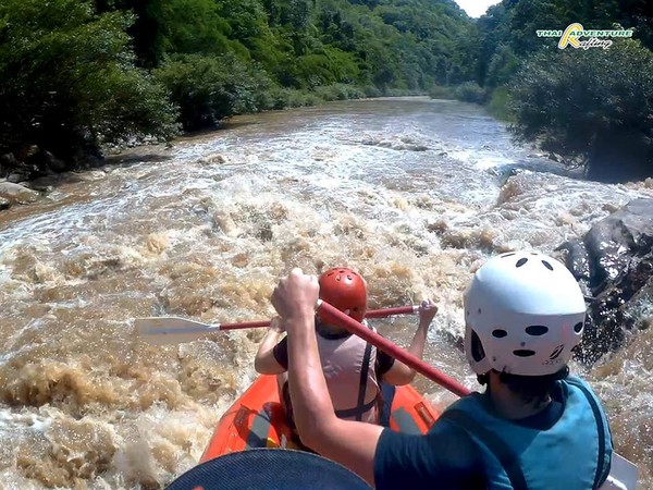 ▲擺河激流泛舟（圖／取自《Thai Adventure Rafting》臉書專頁）