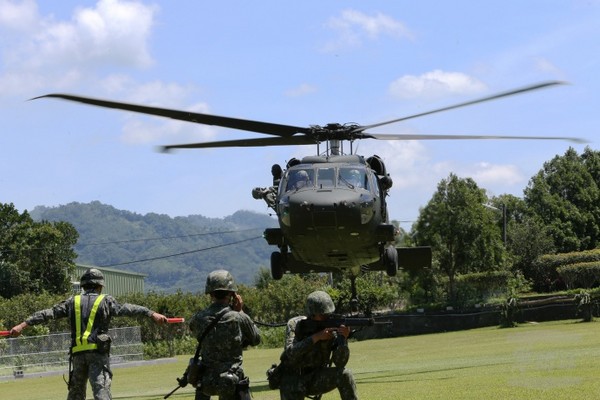 特戰部隊山隘行軍陸空聯訓　UH-60M首次參與