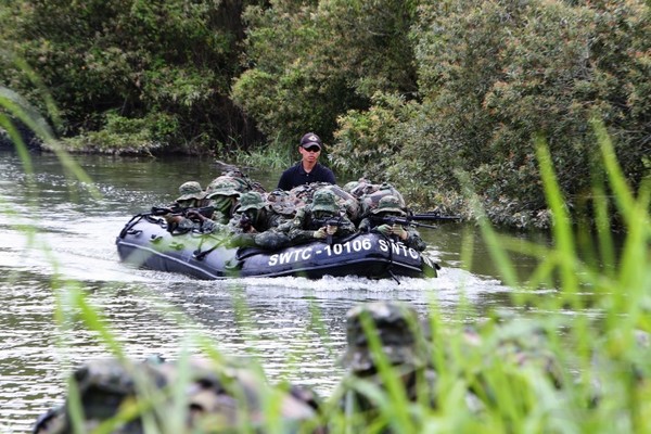 特戰部隊山隘行軍水域訓練　提升水域作戰戰力