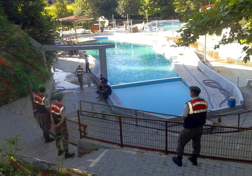 ▲土耳其水上樂園觸電意外　3青少年2大人游泳池中被電死！。（圖／美聯社／達志）