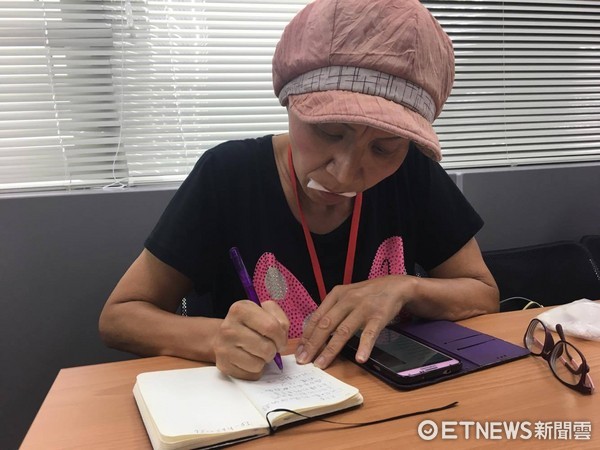 ▲漸凍人何寶霞。（圖／記者嚴云岑攝）