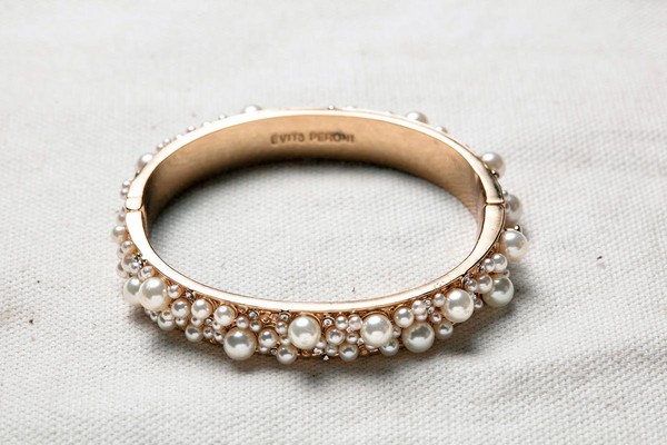 Evitaperoni珍珠手環，約NT$9,000。