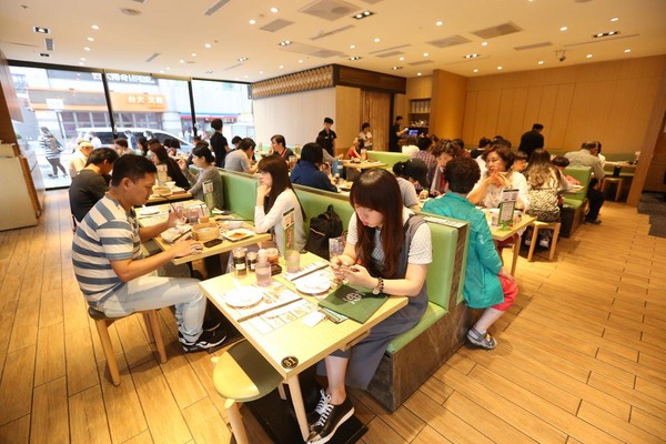 在香港成立8年的添好運，是台灣人遊港必吃名店，因此台灣店一開幕就造成轟動。
