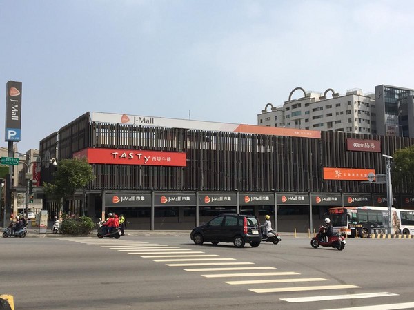 J-Mall是林晉頡第一個打造的商場，如今每日來客數近千人，成了台中西屯區地標。（董孟航攝）