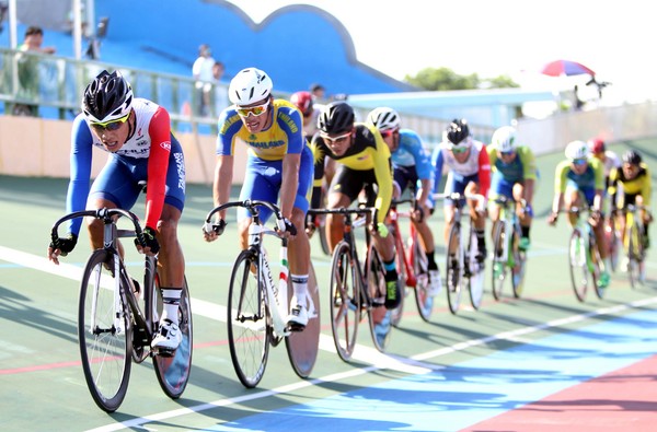 ▲國際自由車場地經典賽菁英男子組全能賽銅牌陳建良(前)。(圖／中華民國自由車協會提供)             