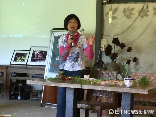 台東林管處與長濱鄉竹湖山居生態農場主人賴金田，於竹湖山居簽訂山林復育認養造林合作備忘錄。（圖／記者王兆麟攝）