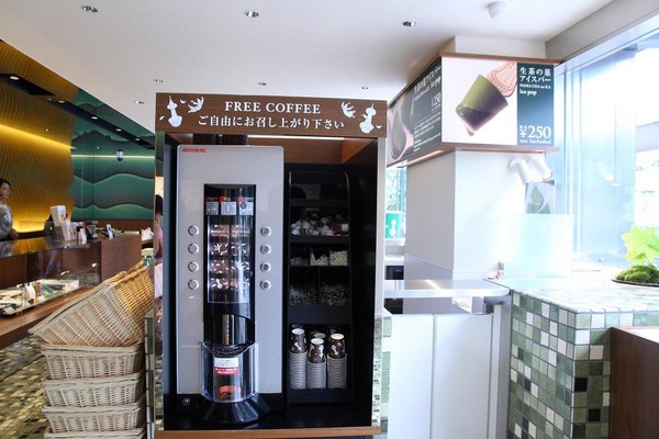 店內還有特別用來配冰棒的免費咖啡可以喝。