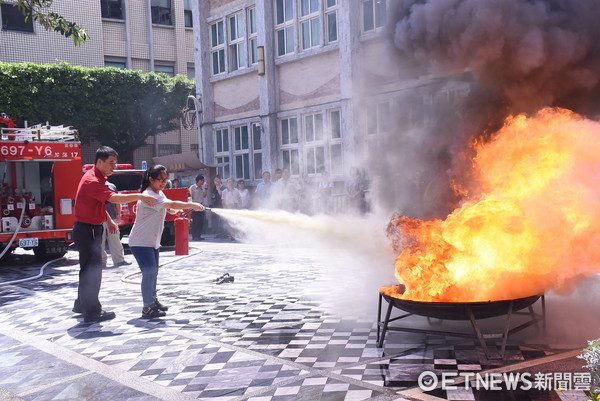 花蓮市公所舉辦自衛消防編組演習，透過各種消防演練，以建立自救與救人的能力。（圖／花蓮市公所提供）