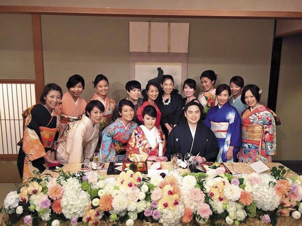 2014年王泉仁跟麻衣在東京的料亭舉辦婚宴，如今看來讓人唏噓。（翻攝自麻衣臉書）