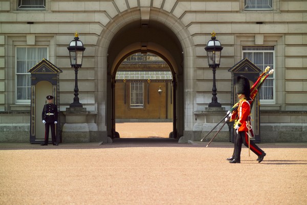 ▲英國著名景點，白金漢宮衛兵交接儀式,倫敦眼。（圖／華航提供，VisitBritain授權）