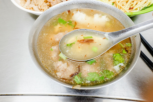 邱家油飯肉羹。（圖／小虎食夢網）