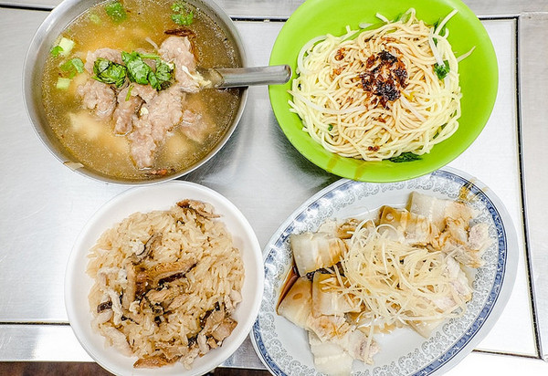 邱家油飯肉羹。（圖／小虎食夢網）