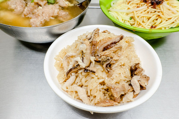 邱家油飯肉羹。（圖／小虎食夢網）