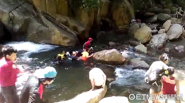 2男宜蘭南澳金岳瀑布溺水命危。（圖／記者謝侑霖翻攝）