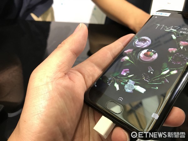 ▲有影片！中國手機廠Vivo展出螢幕指紋辨識搶先iPhone 8、Note 8。（圖／記者洪聖壹攝）