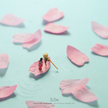 日本藝術家田中達也的系列作品「微型日曆」。圖/取自Miniature Calendar。