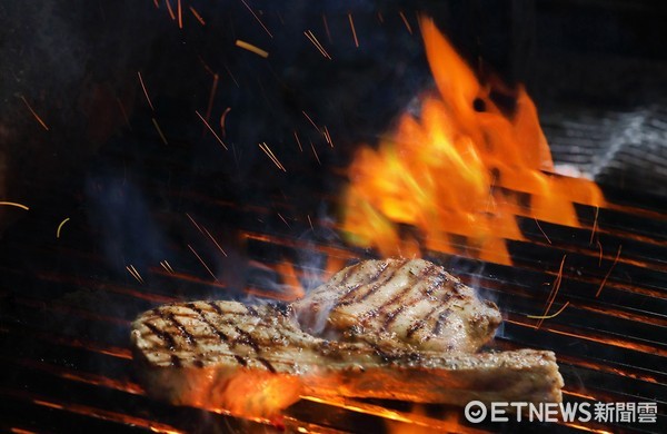 ▲▼棧直火廚房Zhan F-U Kitchen為主打柴燒原木碳烤的個性餐酒館(Bistro)。（圖／棧直火廚房提供)