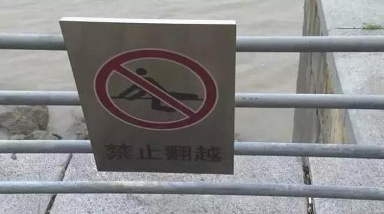 ▲大閘蟹暴走！上海市民跳江抓吃　專家：那是我在上游放生。（圖／新民晚報）