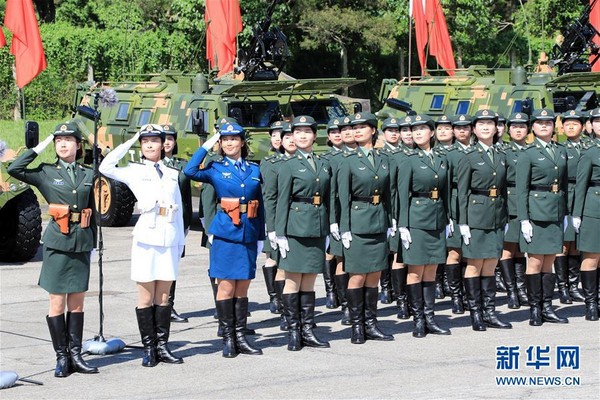 ▲中國國家主席習近平赴香港石岡軍營進行閱兵。（圖／翻攝自大陸媒體）