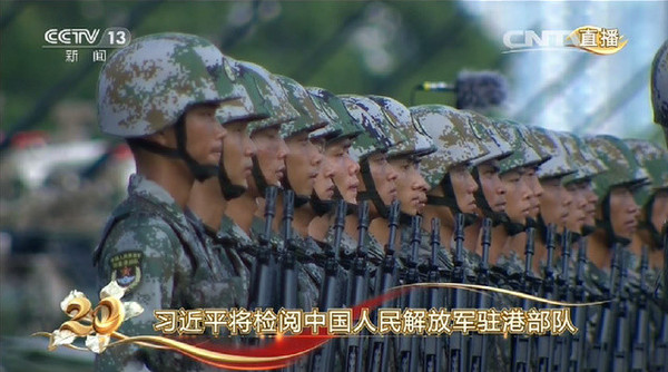 ▲中國國家主席習近平赴香港石岡軍營進行閱兵。（圖／翻攝自大陸媒體）