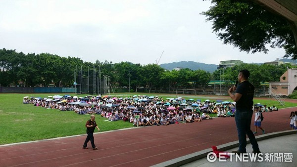 ▲暑假即將到來，樹林警深入校園宣導反騙知識，避免青少年又受害。（圖／記者林煒傑翻攝）