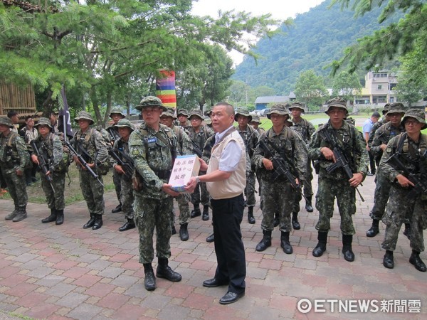 ▲▼陸軍特戰指揮部特戰第5營「106年度山隘行軍野營訓練」。陸軍司令王信龍（圖／記者楊佳穎攝）