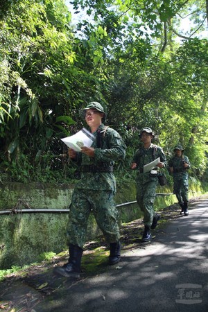 特指部山隘行軍定向越野競賽　考驗官兵本職學能