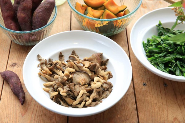 私房料理吃足自然原味，這一盤蠔油菇是平溪小農「米大菇食」出品。