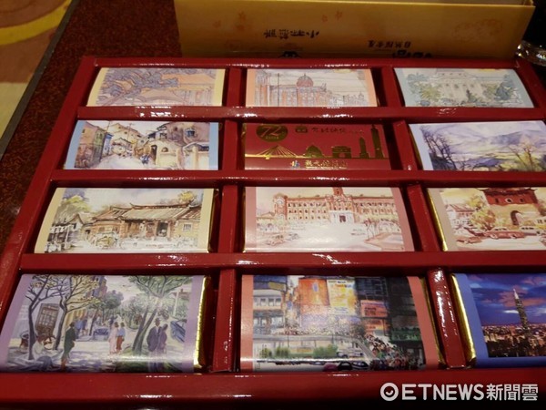 ▲▼上海雙城論壇晚宴，臺北市府擺出「世大運周邊小物」。（圖／記者周佩虹攝）