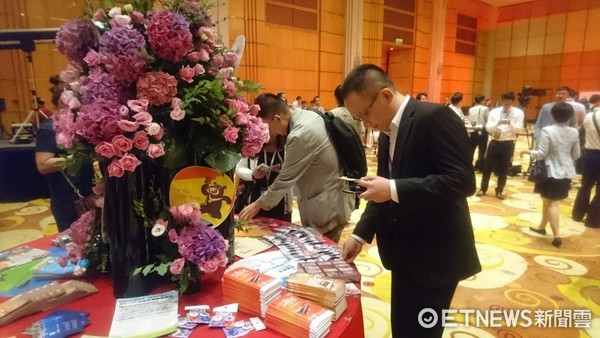 ▲▼上海雙城論壇，臺北市府擺出世大運周邊小物。（圖／記者陳家祥攝）