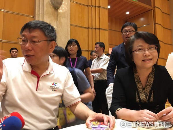 ▲▼上海雙城論壇臺北市府晚宴，市場柯文哲與上海市副市長翁鐵慧。（圖／記者徐政璿攝）