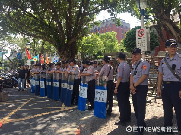 ▲▼國民黨號召群眾赴立法院抗議前瞻條例。（圖／記者楊佳穎攝）