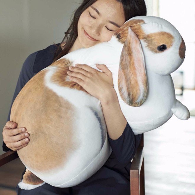 ▲超大兔兔抱枕（圖／nypost、felissimo ）