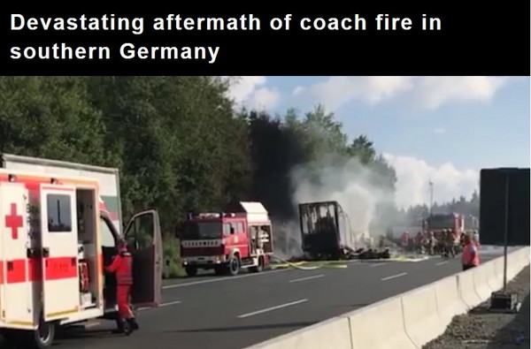 ▲巴伐利亞州一輛載著約48人的巴士，撞向一輛重型貨車後起火。 （圖／翻攝自Daily Star影片）      
