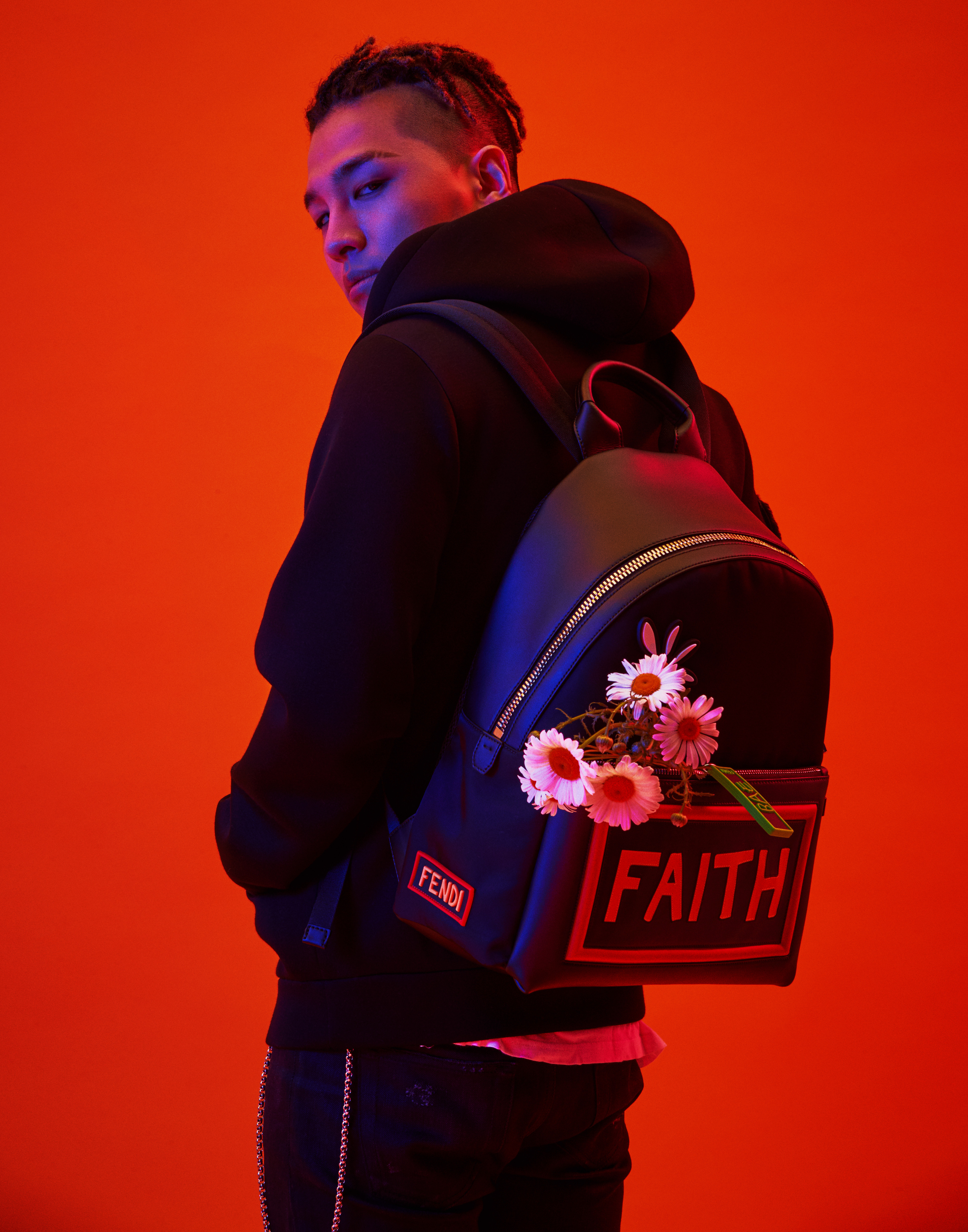 ▲太陽與FENDI推出「FENDI For Young Bae」別注聯乘系列。（圖／品牌提供）