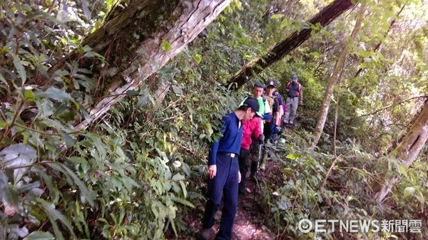 ▲▼王姓婦人攀登馬崙山，因頭部遭落石擊中，昏厥跌落溪谷，3日已經獲救。（圖／記者莊智勝翻攝）