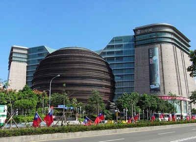 位於松山区的大型购物中心京华城,现传出将由微风广场接手经营成