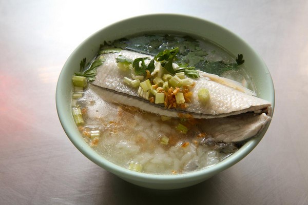 虱目魚肚粥是京華的招牌料理。（90元／碗）