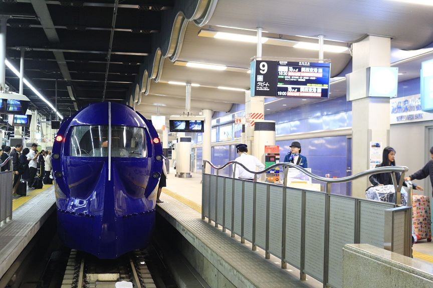 ▲▼大阪難波車站，日本鐵道，南海電鐵rapi:t，南海電鐵rapit列車，機場快線，南海電鐵特急列車。（圖／記者蔡玟君攝）