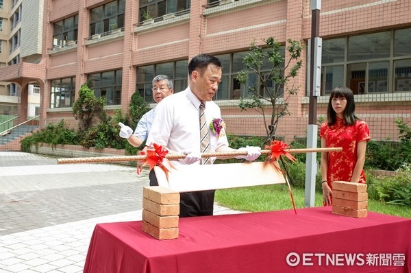 ▲萬能科大斥巨資興建「花園景觀宿舍」，舉行上樑典禮。（圖／萬能科大提供）