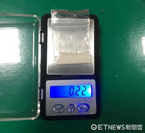 ▲▼２名李男所持有Ｋ他命粉末及二級毒品混合咖啡包。（圖／中壢警分局提供）