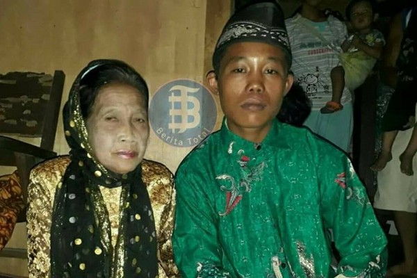 ▲印尼55歲差距的老少配。（圖／翻攝自臉書Rezky Ade Tama）
