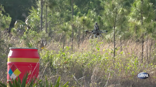 空拍機搜救、偵查更方便！DARPA開發免GPS的避障系統。（圖／翻攝自 Youtube）
